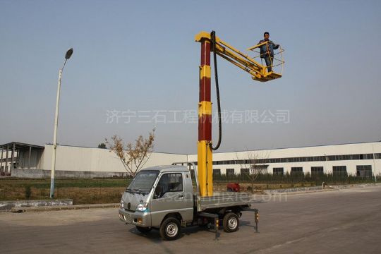 點(diǎn)擊查看詳細(xì)信息<br>標(biāo)題：小型高空作業(yè)車(chē) 閱讀次數(shù)：2865