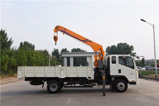 點擊查看詳細信息<br>標題：5噸凱馬隨車吊3節(jié)臂 閱讀次數：2492