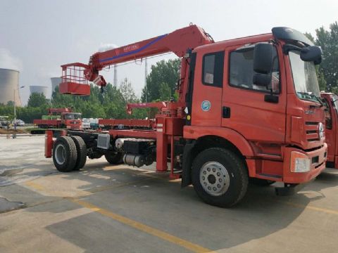 點擊查看詳細信息<br>標題：6.3噸大運隨車吊 閱讀次數：1604