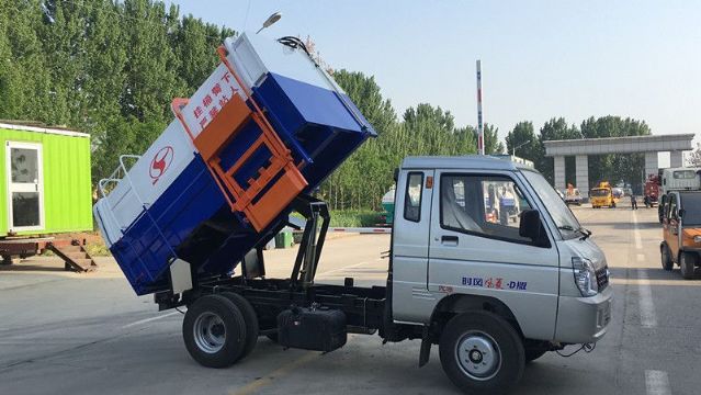 點擊查看詳細信息<br>標題：藍牌時風風菱垃圾車 閱讀次數(shù)：2128